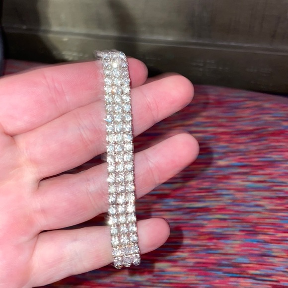 Jewelry - Silver shiny, blinged bracelet, good accessory !